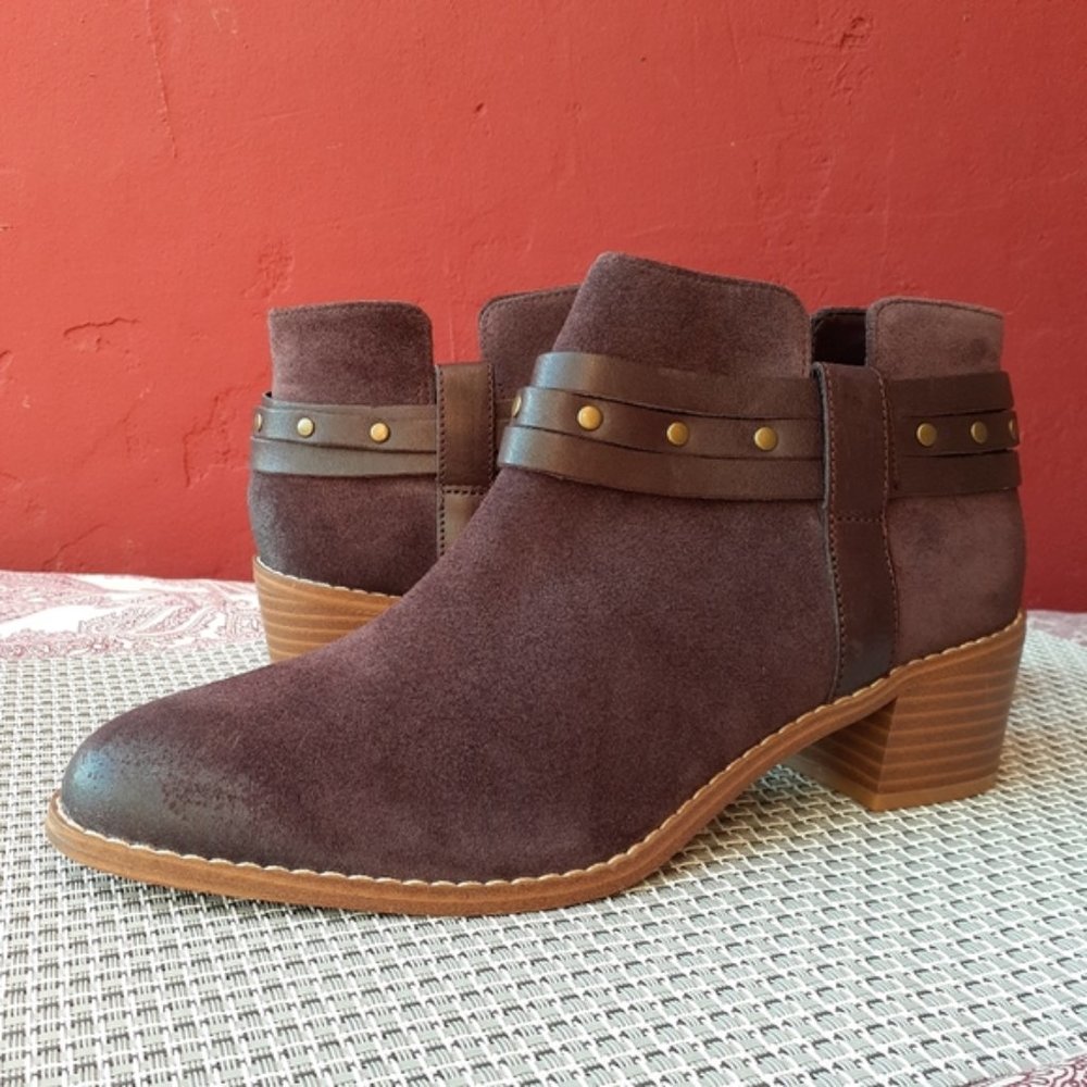Clarks Breccan Shine Studded Suede Ankle Booties Comfort Boots 8 NEW